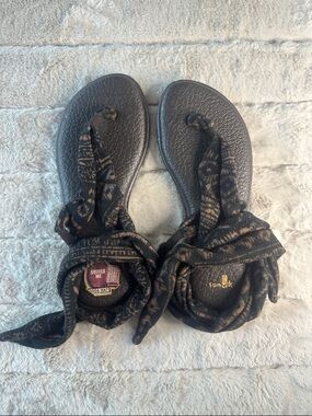 New With Tags Sanuk Yoga Sling Sandal With Yoga Mat Footbed